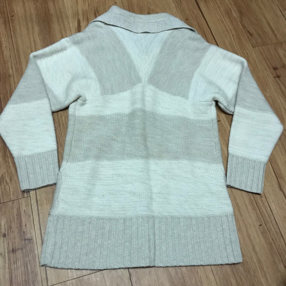 Banana Republic 100% Merino Wool Striped Sweater - Picture 7 of 7